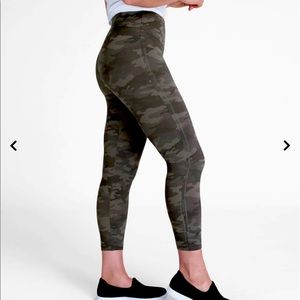 NEW WITH TAGS SPANX Look At Me Now green Desert Camo Cropped Leggings size 1x